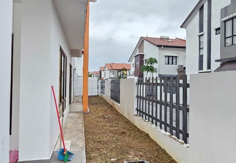 Setia Alam - Bywater Setia Utama 3 - East Gate - Partially Furnished - Endlot house - TO LET