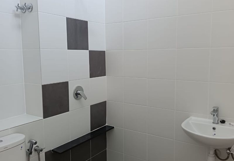 Setia Alam - Bywater Setia Utama 3 - East Gate - Partially Furnished - Endlot house - TO LET