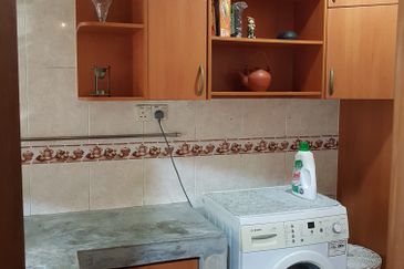 Shah Alam - Seksyen 28 - Taman Alam Megah - 1.5 storey Corner house - Unique design - For Sales