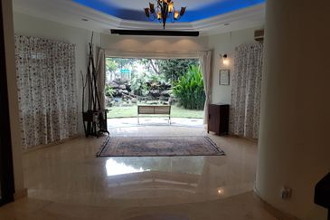 Shah Alam - Seksyen 28 - Taman Alam Megah - 1.5 storey Corner house - Unique design - For Sales