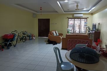 Klang - Taman Bayu Perdana - 2 storey intermediate - near to field - FOR SALES