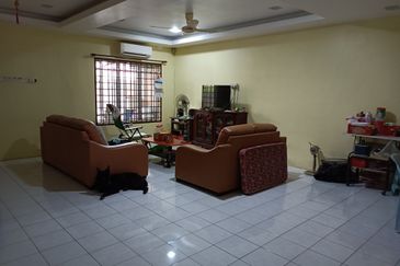 Klang - Taman Bayu Perdana - 2 storey intermediate - near to field - FOR SALES