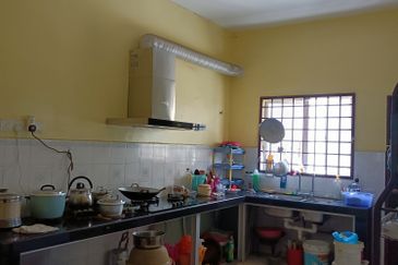 Klang - Taman Bayu Perdana - 2 storey intermediate - near to field - FOR SALES