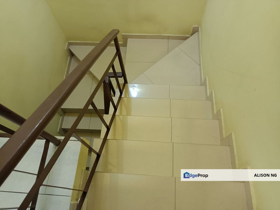 Klang - Taman Bayu Perdana - 2 storey intermediate - near to field - FOR SALES, Selangor, Klang