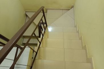 Klang - Taman Bayu Perdana - 2 storey intermediate - near to field - FOR SALES