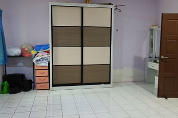 Klang - Taman Bayu Perdana - 2 storey intermediate - near to field - FOR SALES