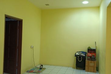 Klang - Taman Bayu Perdana - 2 storey intermediate - near to field - FOR SALES