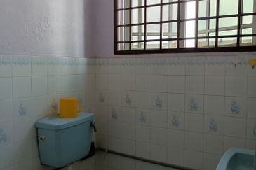 Klang - Taman Bayu Perdana - 2 storey intermediate - near to field - FOR SALES