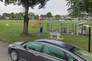 Klang - Taman Bayu Perdana - 2 storey intermediate - near to field - FOR SALES