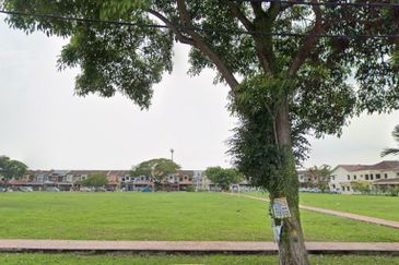 Klang - Taman Bayu Perdana - 2 storey intermediate - near to field - FOR SALES