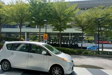 SG BULOH - SQ WHERE - 3.5 storey Retail shop office - With Lift - Walking distance to LRT