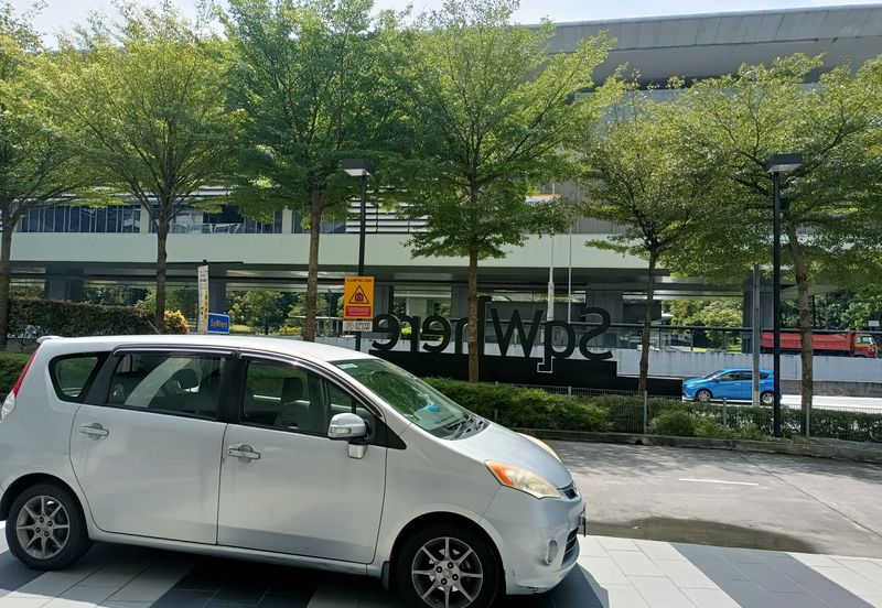 SG BULOH - SQ WHERE - 3.5 storey Retail shop office - With Lift - Walking distance to LRT