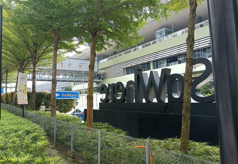 SG BULOH - SQ WHERE - 3.5 storey Retail shop office - With Lift - Walking distance to LRT