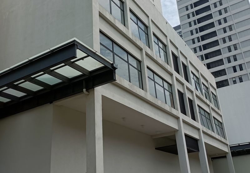 SG BULOH - SQ WHERE - 3.5 storey Retail shop office - With Lift - Walking distance to LRT