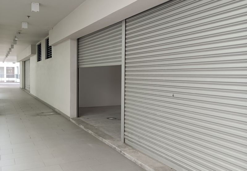 SG BULOH - SQ WHERE - 3.5 storey Retail shop office - With Lift - Walking distance to LRT