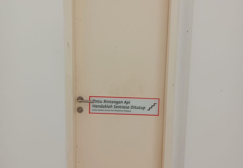 SG BULOH - SQ WHERE - 3.5 storey Retail shop office - With Lift - Walking distance to LRT