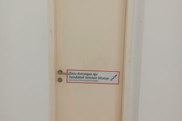 SG BULOH - SQ WHERE - 3.5 storey Retail shop office - With Lift - Walking distance to LRT