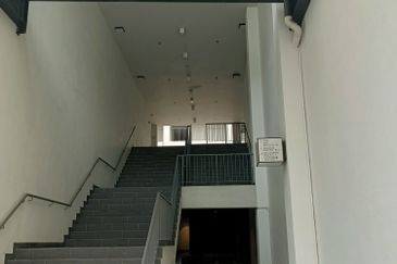 SG BULOH - SQ WHERE - 3.5 storey Retail shop office - With Lift - Walking distance to LRT