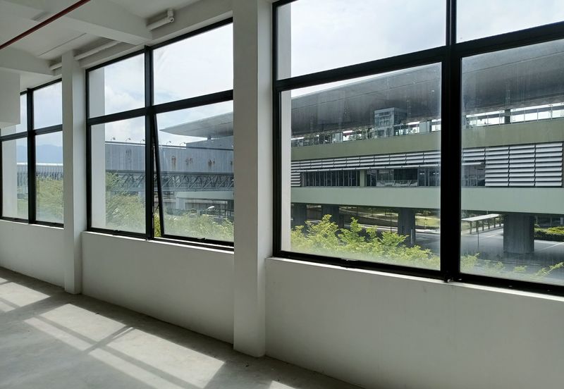 SG BULOH - SQ WHERE - 3.5 storey Retail shop office - With Lift - Walking distance to LRT