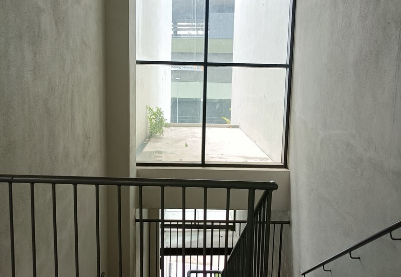 SG BULOH - SQ WHERE - 3.5 storey Retail shop office - With Lift - Walking distance to LRT