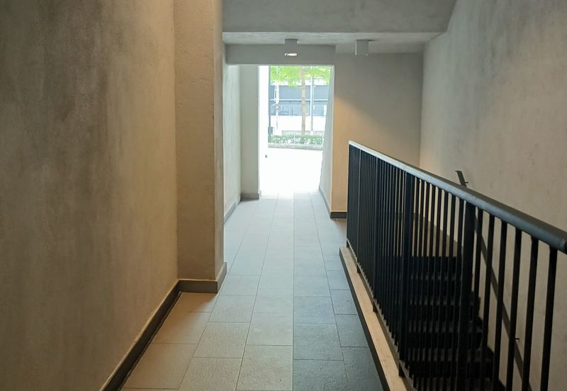 SG BULOH - SQ WHERE - 3.5 storey Retail shop office - With Lift - Walking distance to LRT