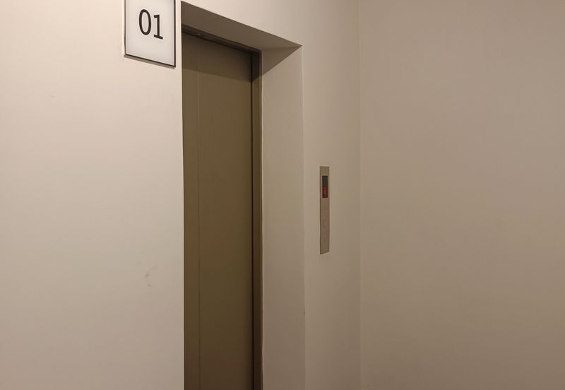 SG BULOH - SQ WHERE - 3.5 storey Retail shop office - With Lift - Walking distance to LRT