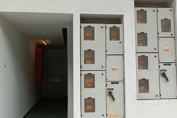 SG BULOH - SQ WHERE - 3.5 storey Retail shop office - With Lift - Walking distance to LRT