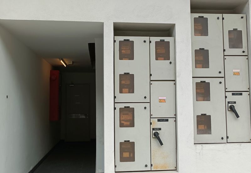 SG BULOH - SQ WHERE - 3.5 storey Retail shop office - With Lift - Walking distance to LRT