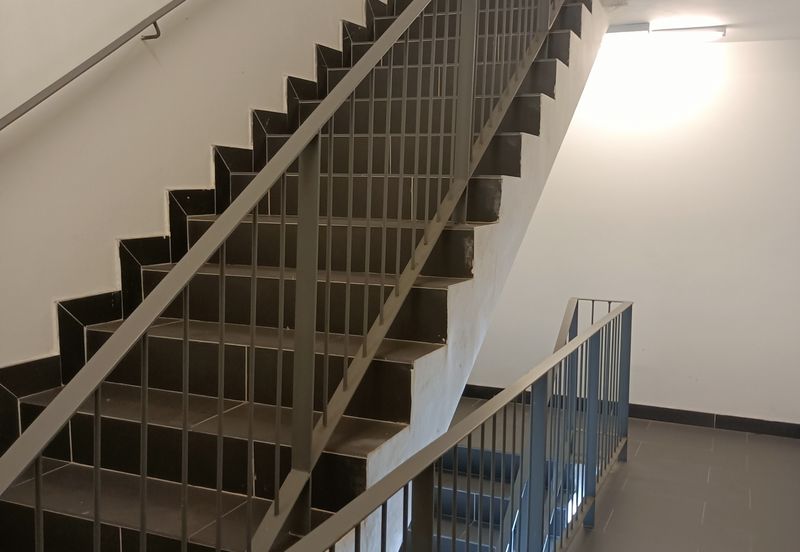 SG BULOH - SQ WHERE - 3.5 storey Retail shop office - With Lift - Walking distance to LRT