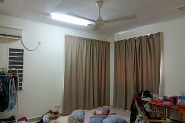 KLANG - Bandar Bukit Raja - 2 Storey Corner - Big Compound - FOR SALES