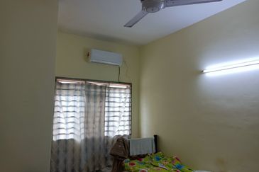 KLANG - Bandar Bukit Raja - 2 Storey Corner - Big Compound - FOR SALES