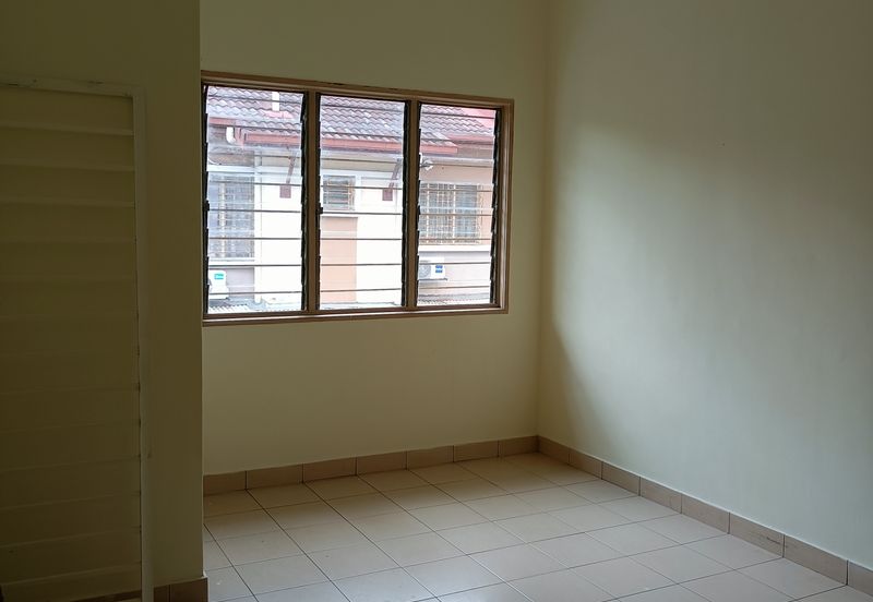 KLANG - Bandar Bukit Raja - 2 Storey Corner - Big Compound - FOR SALES