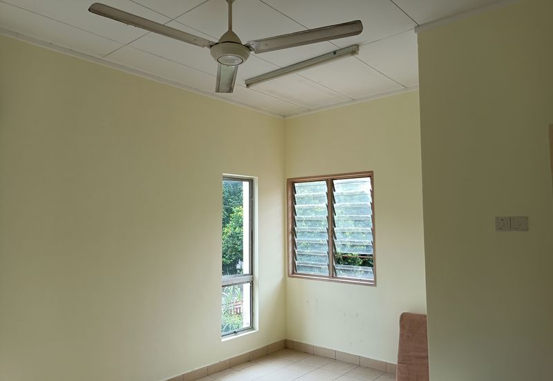 KLANG - Bandar Bukit Raja - 2 Storey Corner - Big Compound - FOR SALES