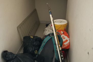 KLANG - Bandar Bukit Raja - 2 Storey Corner - Big Compound - FOR SALES