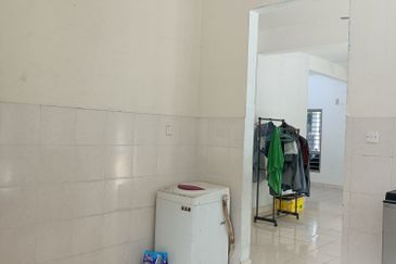 KLANG - Bandar Bukit Raja - 2 Storey Corner - Big Compound - FOR SALES