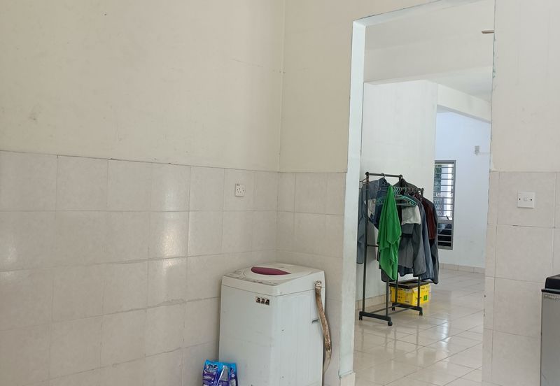 KLANG - Bandar Bukit Raja - 2 Storey Corner - Big Compound - FOR SALES