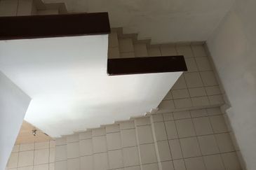 KLANG - Bandar Bukit Raja - 2 Storey Corner - Big Compound - FOR SALES