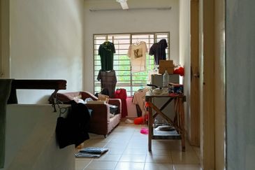 KLANG - Bandar Bukit Raja - 2 Storey Corner - Big Compound - FOR SALES