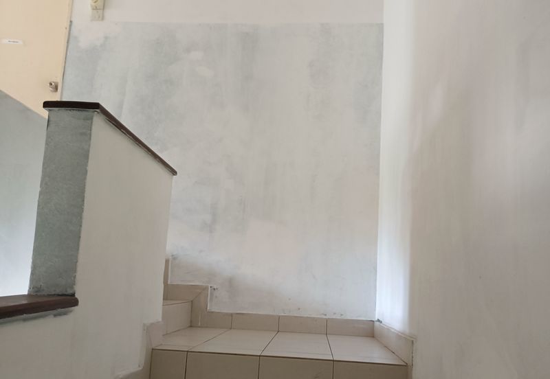 KLANG - Bandar Bukit Raja - 2 Storey Corner - Big Compound - FOR SALES