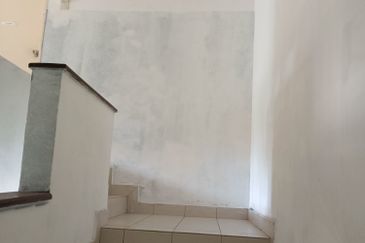 KLANG - Bandar Bukit Raja - 2 Storey Corner - Big Compound - FOR SALES