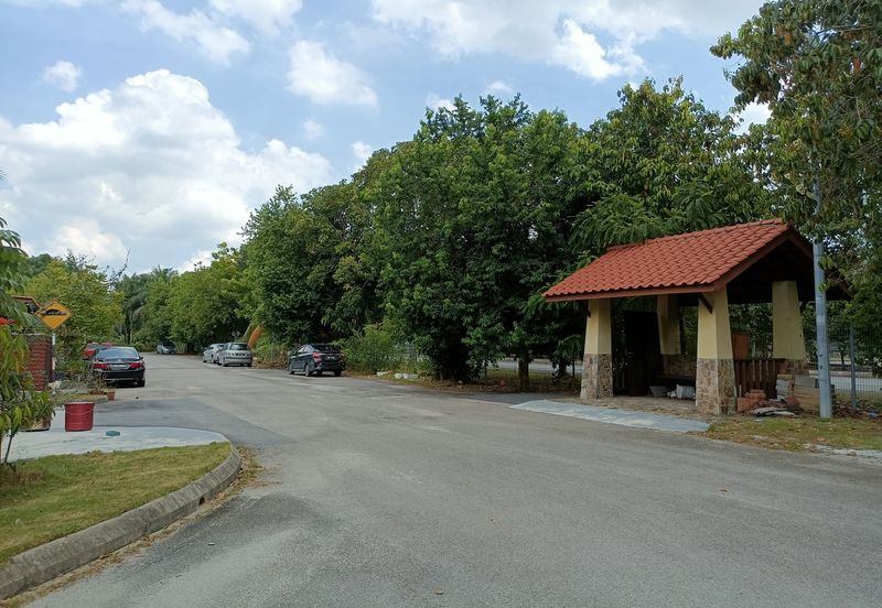 KLANG - Bandar Bukit Raja - 2 Storey Corner - Big Compound - FOR SALES