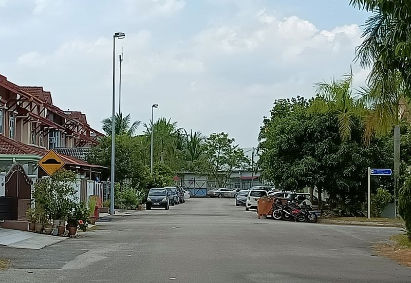 KLANG - Bandar Bukit Raja - 2 Storey Corner - Big Compound - FOR SALES