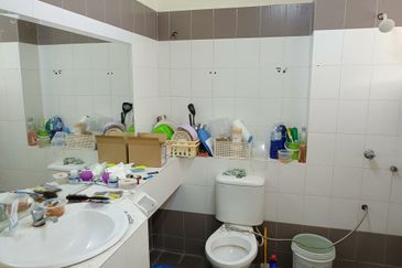 KLANG - Bandar Bukit Raja - 2 Storey Corner - Big Compound - FOR SALES