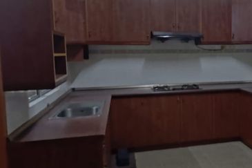 KOTA KEMUNING - SHAH ALAM - 2 STOREY INTERMEDIATE HOUSE - FOR SALES