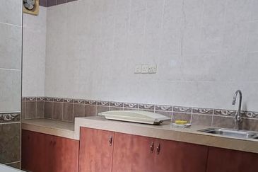 KOTA KEMUNING - SHAH ALAM - 2 STOREY INTERMEDIATE HOUSE - FOR SALES