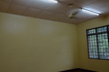 KOTA KEMUNING - SHAH ALAM - 2 STOREY INTERMEDIATE HOUSE - FOR SALES