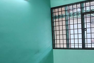 KOTA KEMUNING - SHAH ALAM - 2 STOREY INTERMEDIATE HOUSE - FOR SALES