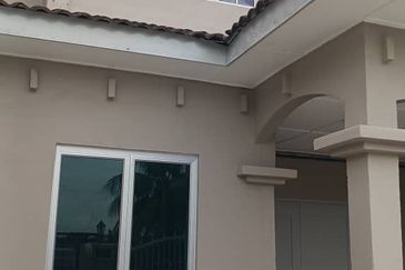 Klang - Bandar Puteri - Newly Refurbished - 2 storey Link house - For Sales