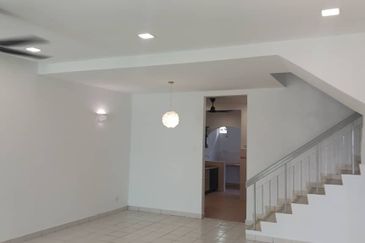 Klang - Bandar Puteri - Newly Refurbished - 2 storey Link house - For Sales