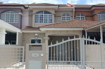 Klang - Bandar Puteri - Newly Refurbished - 2 storey Link house - For Sales